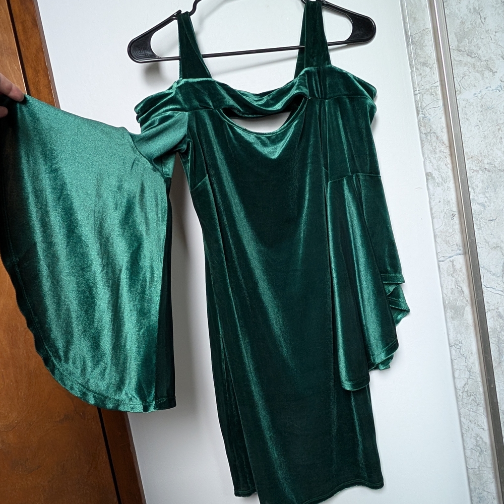 VENUS Green Asymmetrical Cold Shoulder Sundress